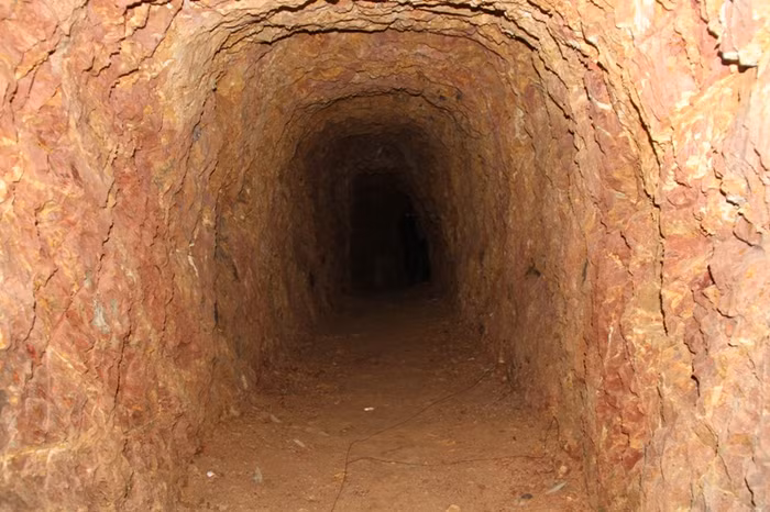 Bên trong hầm rượu của ông Bh'riu Liếc. Ảnh Hoàng Tuấn