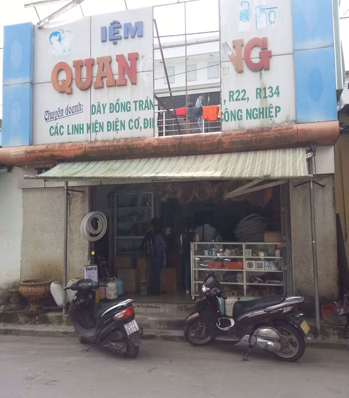 Ngôi nhà của bà Ánh mà vợ chồng anh Sang ở nhờ, rồi kinh doanh buôn bán. Đến khi bị đòi lại nhà thì không chịu trả. Ảnh: Thùy Linh Ngôi nhà của bà Ánh mà vợ chồng anh Sang ở nhờ, rồi kinh doanh buôn bán. Đến khi bị đòi lại nhà thì không chịu trả. Ảnh: Thùy Linh