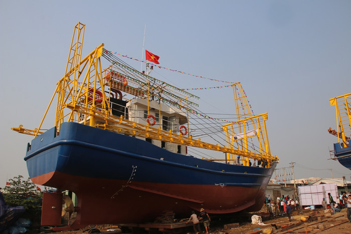 Tàu cá vỏ thép QNa 94679TS trước giờ hạ thủy. Ảnh: Thùy Linh Tàu cá vỏ thép QNa 94679TS trước giờ hạ thủy. Ảnh: Thùy Linh