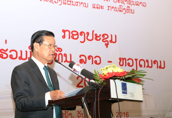 Phó Thủ tướng Somsavat Lengsavad phát biểu tại hội nghị. Ảnh T.L Phó Thủ tướng Somsavat Lengsavad phát biểu tại hội nghị. Ảnh T.L