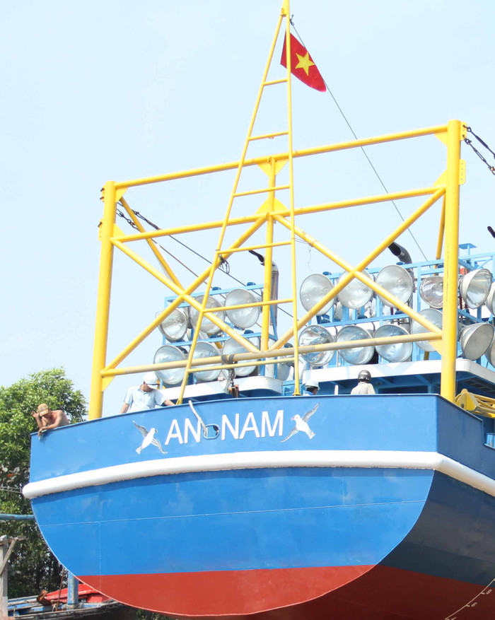 Tàu còn có tên gọi &quot;An Nam&quot;. Theo ngư dân Trần Văn Mười, sở dĩ anh lấy tên An Nam cùng hai chim hải âu bay hai bên để đặt cho tàu là muốn vùng biển Việt Nam của mình an bình để ngư dân đánh bắt thủy sản.