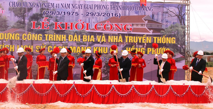 Khởi công xây dựng công trình Đài bia và Nhà truyền thống. Ảnh: Thùy Linh