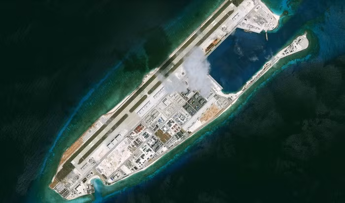 Hình ảnh đá Chữ Thập, Trường Sa, Khánh Hòa, Việt Nam bị Trung Quốc chiếm đóng và đảo hóa, quân sự hóa bất hợp pháp, ảnh: The New York Times.