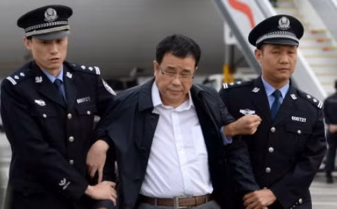 Một trong số 13 người Mỹ đồng ý hồi hương trước chuyến thăm chính thức của Tập Cận Bình trong chiến dịch "săn cáo" của Trung Quốc. Ảnh: SCMP. Một trong số 13 người Mỹ đồng ý hồi hương trước chuyến thăm chính thức của Tập Cận Bình trong chiến dịch "săn cáo" của Trung Quốc. Ảnh: SCMP.