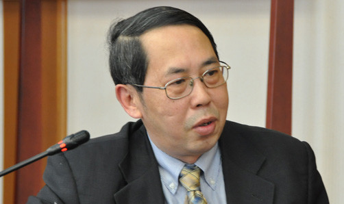 Ông Thời Ân Hoằng, giáo sư đại học Nhân dân Trung Quốc. Ảnh: GMW. Ông Thời Ân Hoằng, giáo sư đại học Nhân dân Trung Quốc. Ảnh: GMW.