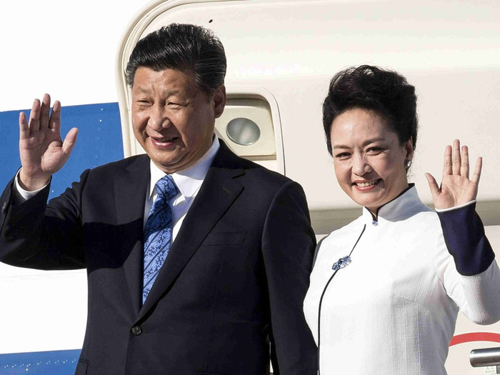 Vợ chồng ông Tập Cận Bình đến Seattle, Washington, Hoa Kỳ. Ảnh: Đa Chiều. Vợ chồng ông Tập Cận Bình đến Seattle, Washington, Hoa Kỳ. Ảnh: Đa Chiều.