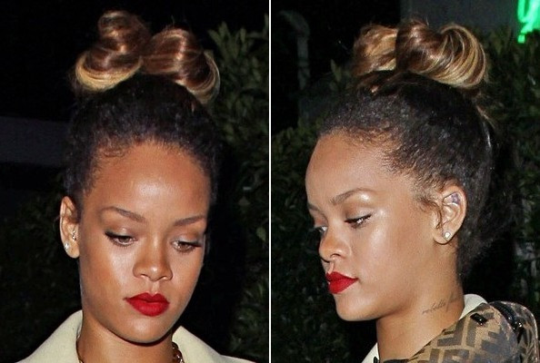 Rihanna quả là một cô nàng phá cách, búi tóc hình nơ xinh xắn trên đỉnh đầu là lựa chọn hợp lý của cô khi đi dạo phố. Rihanna quả là một cô nàng phá cách, búi tóc hình nơ xinh xắn trên đỉnh đầu là lựa chọn hợp lý của cô khi đi dạo phố.