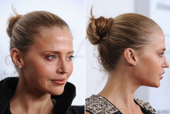 Estella Warren cũng chọn cách búi tóc giản dị để phù hợp khi xuất hiện với khuôn mặt gần như mộc hoàn toàn. Estella Warren cũng chọn cách búi tóc giản dị để phù hợp khi xuất hiện với khuôn mặt gần như mộc hoàn toàn.