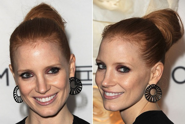 Jessica Chastain có mái tóc dài và dày, vì thế khi người đẹp này búi lên trông mái tóc của cô rất ấn tượng. Jessica Chastain có mái tóc dài và dày, vì thế khi người đẹp này búi lên trông mái tóc của cô rất ấn tượng.