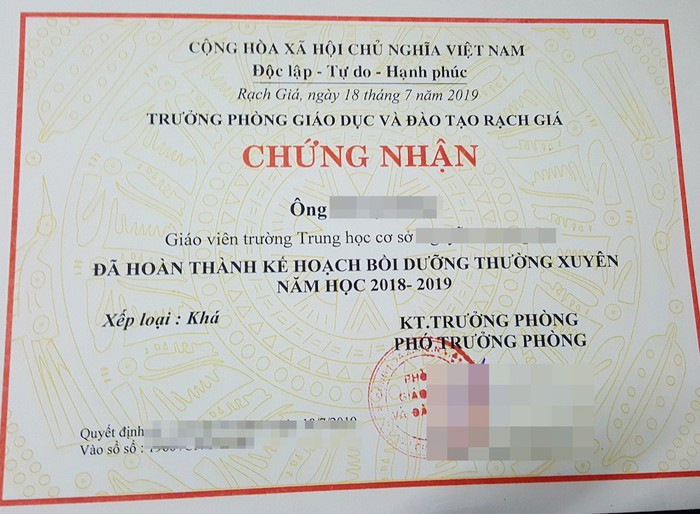 Chứng nhận bồi dưỡng thường xuyên của giáo viên. (Ảnh do tác giả cung cấp). Chứng nhận bồi dưỡng thường xuyên của giáo viên. (Ảnh do tác giả cung cấp).