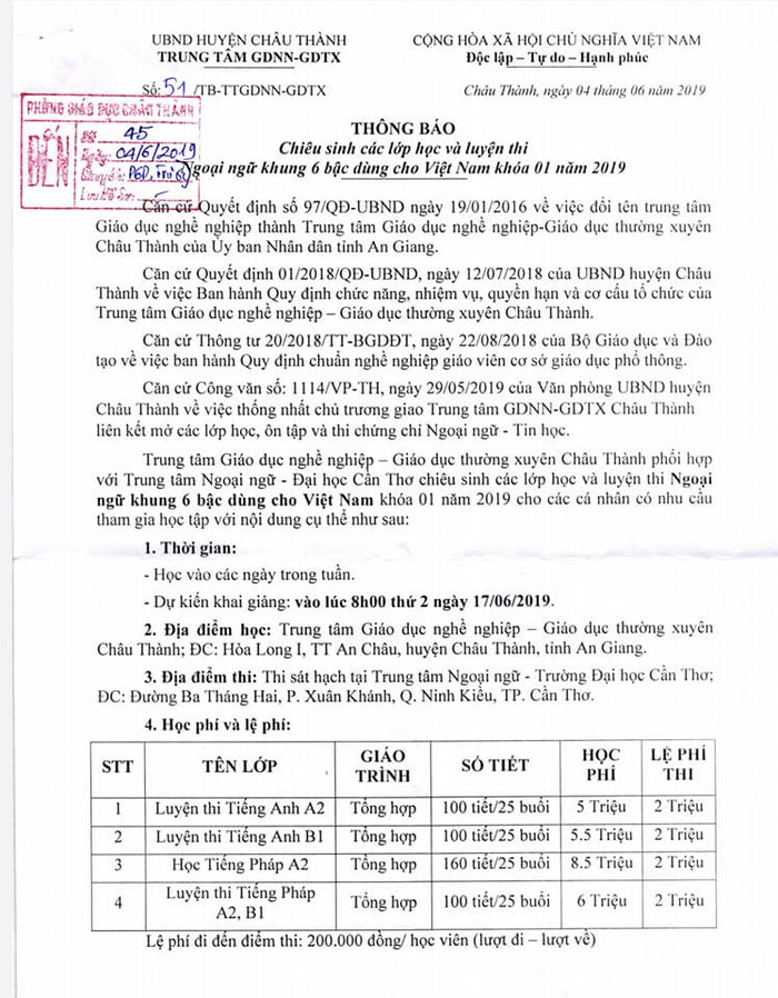 Bảng giá ôn tập và thi chứng chỉ của Trung tâm ngoại ngữ- Đại học Cần Thơ liên kết đào tạo (Ảnh: Nguyễn Nguyên). Bảng giá ôn tập và thi chứng chỉ của Trung tâm ngoại ngữ- Đại học Cần Thơ liên kết đào tạo (Ảnh: Nguyễn Nguyên).