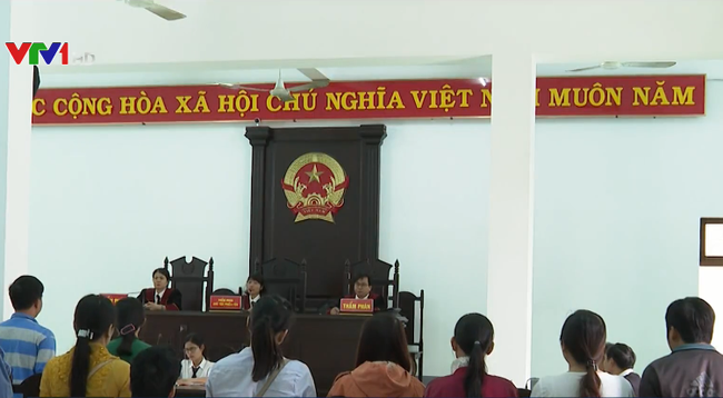 Ngày 14/11/2019, Tòa án nhân dân tỉnh Phú Yên đã mở phiên tòa xét xử phúc thẩm vụ chấm dứt hợp đồng lao động giữa 11 giáo viên huyện Tây Hòa với Phòng Giáo dục và Đào tạo huyện Tây Hòa. Ảnh chỉ mang tính chất minh họa, nguồn: VTV.vn. Ngày 14/11/2019, Tòa án nhân dân tỉnh Phú Yên đã mở phiên tòa xét xử phúc thẩm vụ chấm dứt hợp đồng lao động giữa 11 giáo viên huyện Tây Hòa với Phòng Giáo dục và Đào tạo huyện Tây Hòa. Ảnh chỉ mang tính chất minh họa, nguồn: VTV.vn.
