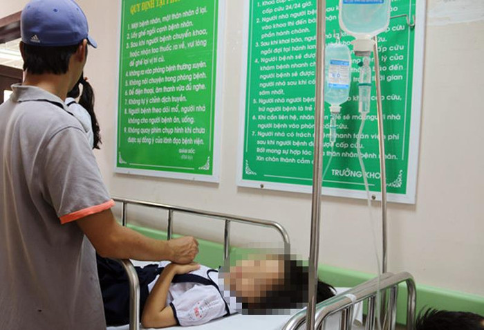 Học sinh cấp cứu tại Bệnh viện Bà Rịa. (Ảnh: N.L)