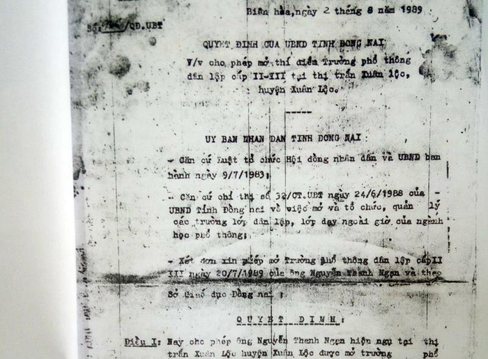 Quyết định thành lập Trường Phổ thông trung học dân lập Văn Hiến vào năm 1989. (Ảnh: H.L) Quyết định thành lập Trường Phổ thông trung học dân lập Văn Hiến vào năm 1989. (Ảnh: H.L)