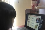 Phụ huynh học sinh lớp 1 vừa cười vừa khóc vì con học trực tuyến
