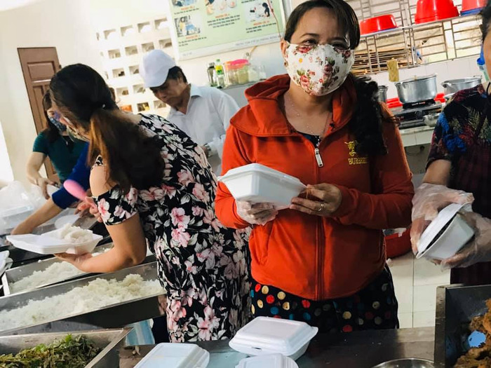 Niệm vui, hạnh phúc của các thầy cô giáo khi tham gia tình nguyện. Ảnh Trường Hàm Nghi. Niệm vui, hạnh phúc của các thầy cô giáo khi tham gia tình nguyện. Ảnh Trường Hàm Nghi.