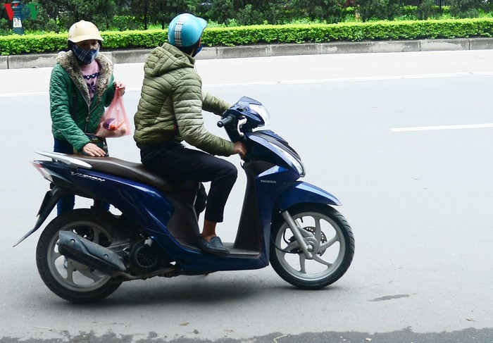 Hãy biết tự trọng, đừng giành miếng ăn với người nghèo