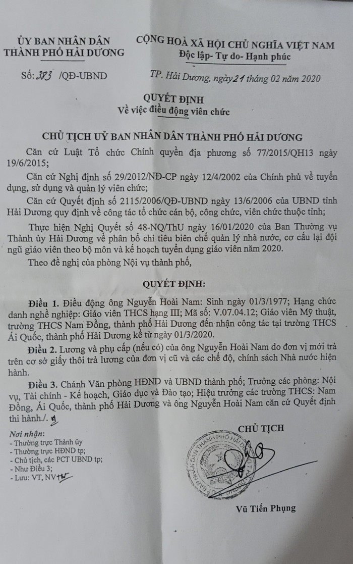Ngày 21 tháng 2 năm 2010, ông Vũ Tiến Phụng đã ký quyết định điều chuyển giáo viên Nguyễn Hoài Nam sang trường Ái Quốc với chức danh nghề nghiệp là Giáo viên Mỹ thuật.