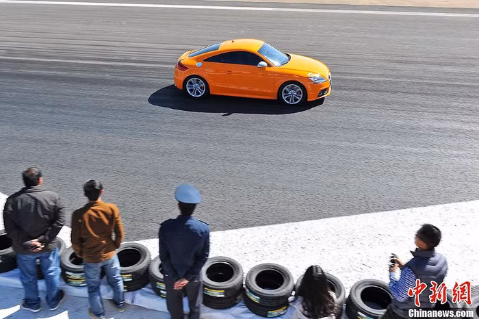 Tiến vào nơi tập kết