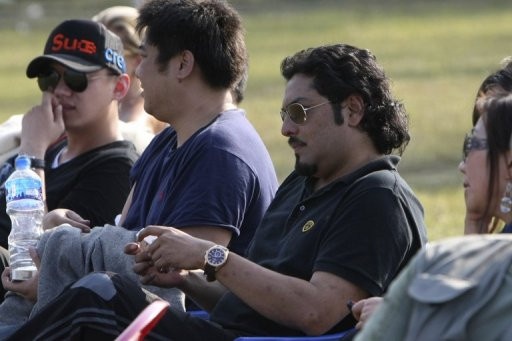 Cựu hoàng tử Nepal (giữa) một thời từng được coi là kẻ ăn chơi Cựu hoàng tử Nepal (giữa) một thời từng được coi là kẻ ăn chơi