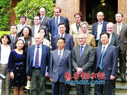 Đoàn tuyên truyền nghị quyết đại hội 18 sang đại học Sydney, Úc