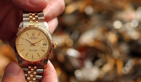 Quan chức dễ mất ghế vì tội "khoe mẽ" giàu sang Quan chức dễ mất ghế vì tội "khoe mẽ" giàu sang