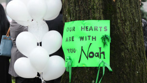 Người dân Mỹ tưởng niệm các nạn nhân của vụ xả súng ở Connecticut