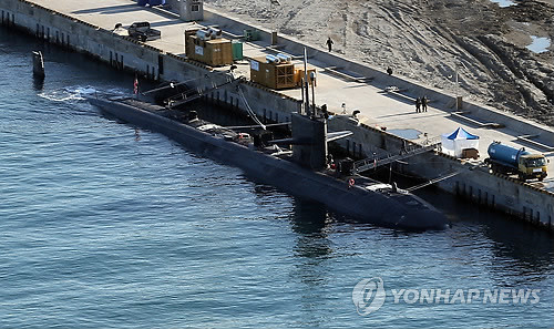 Tàu ngầm USS La Jolla (SSN-701) cập cảng Busan Hàn Quốc sáng 26/12 Tàu ngầm USS La Jolla (SSN-701) cập cảng Busan Hàn Quốc sáng 26/12