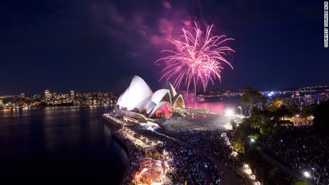 Thành phố Sydney trong đêm pháo hoa rực rỡ mừng năm mới 2013.