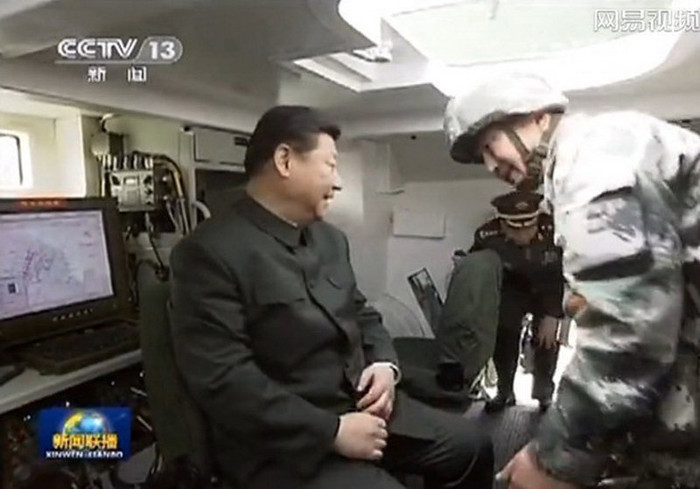 Ngồi trong chiến hạm nghe thuộc cấp báo cáo Ngồi trong chiến hạm nghe thuộc cấp báo cáo