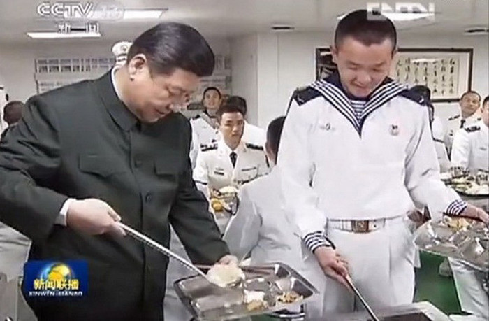 Tự phục vụ. Trước khi đến Thâm Quyến bắt đầu chuyến công tác miền nam, ông Bình ra chỉ thị không dẹp đường, không hú còi tại các địa điểm ông tới để không ảnh hưởng tới người dân Tự phục vụ. Trước khi đến Thâm Quyến bắt đầu chuyến công tác miền nam, ông Bình ra chỉ thị không dẹp đường, không hú còi tại các địa điểm ông tới để không ảnh hưởng tới người dân