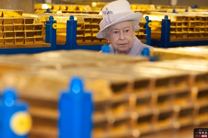 Ngày 13/12 Nữ hoàng Anh kiểm tra kho vàng trong ngân hàng quốc gia này
