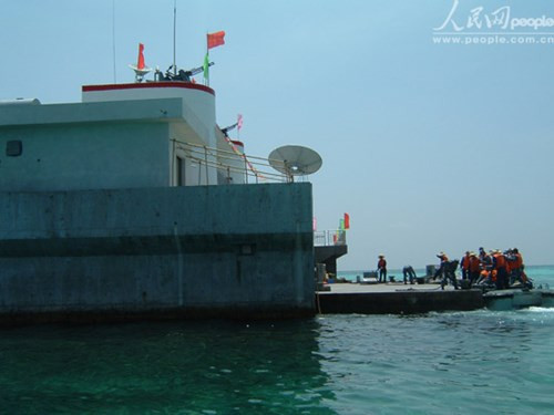 Công trình nhà nổi quân sự kiên cố Trung Quốc xây dựng trái phép trên đá Gạc Ma tạo chỗ cắm chân lâu dài, âm mưu độc chiếm Biển Đông. Công trình nhà nổi quân sự kiên cố Trung Quốc xây dựng trái phép trên đá Gạc Ma tạo chỗ cắm chân lâu dài, âm mưu độc chiếm Biển Đông.