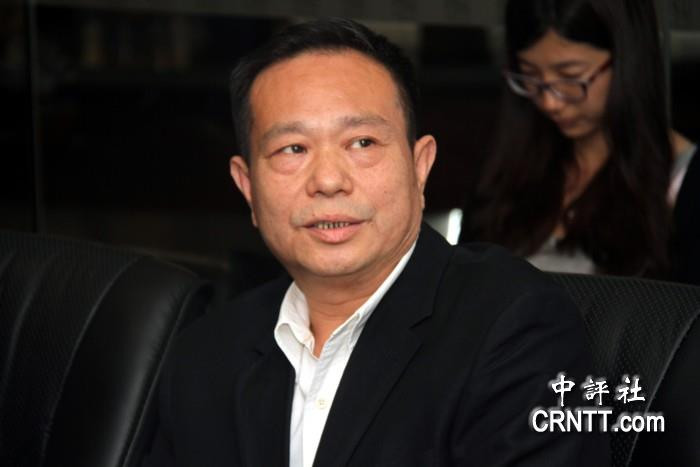 Lý Phong, Thư ký Trung tâm Nghiên cứu Châu Á - Thái Bình Dương đặt tại Hồng Kông. Lý Phong, Thư ký Trung tâm Nghiên cứu Châu Á - Thái Bình Dương đặt tại Hồng Kông.