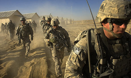 Cuộc chiến Iraq và Afghanistan đã khiến người Mỹ mệt mỏi. Cuộc chiến Iraq và Afghanistan đã khiến người Mỹ mệt mỏi.