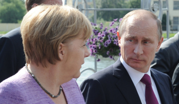 Thủ tướng Đức Merkel và Tổng thống Nga Putin. Thủ tướng Đức Merkel và Tổng thống Nga Putin.
