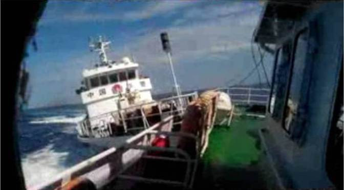 Tàu Hải cảnh Trung Quốc hung hăng liều lĩnh bắn vòi rồng công suất lớn, tông vào mạn tàu Việt Nam đang thực thi pháp luật trên vùng đặc quyền kinh tế Việt Nam, Dịch Tiên Lương lại cho rằng đó là "sự kiềm chế tối đa" của Bắc Kinh?! Tàu Hải cảnh Trung Quốc hung hăng liều lĩnh bắn vòi rồng công suất lớn, tông vào mạn tàu Việt Nam đang thực thi pháp luật trên vùng đặc quyền kinh tế Việt Nam, Dịch Tiên Lương lại cho rằng đó là "sự kiềm chế tối đa" của Bắc Kinh?!