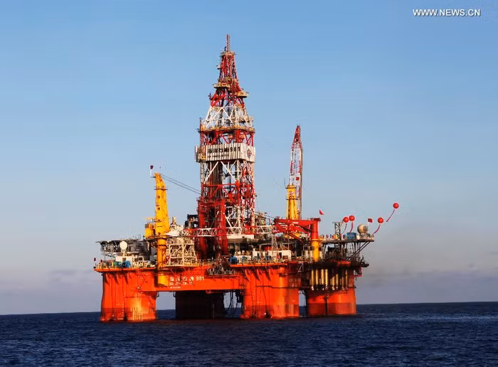 Giàn khoan Trung Quốc HD 981 đang hạ đặt trái phép trong vùng đặc quyền kinh tế, thềm lục địa của Việt Nam.