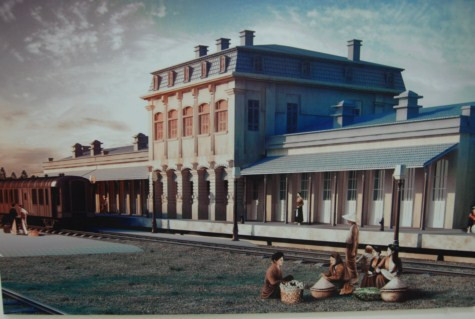 Tàu điện ở chợ Đồng Xuân. >>Rớt nước mắt vì học sinh phải quỳ đất trong lễ khai giảng >>Chùm ảnh: Nữ sinh đẹp rạng ngời ngày khai trường >>Những thầy cô là hotgirl, hotboy nổi đình nổi đám >>Nước mắt người mẹ có con thi đậu Học viện Tài chính Tàu điện ở chợ Đồng Xuân. >>Rớt nước mắt vì học sinh phải quỳ đất trong lễ khai giảng >>Chùm ảnh: Nữ sinh đẹp rạng ngời ngày khai trường >>Những thầy cô là hotgirl, hotboy nổi đình nổi đám >>Nước mắt người mẹ có con thi đậu Học viện Tài chính