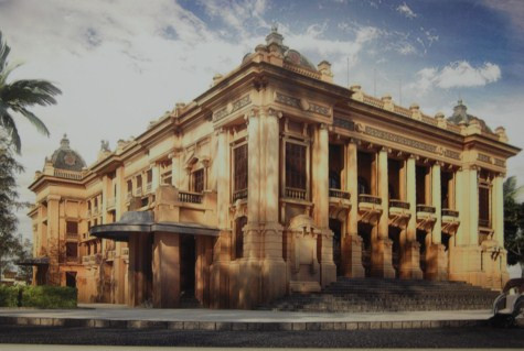 Nhà hát lớn. >>Rớt nước mắt vì học sinh phải quỳ đất trong lễ khai giảng >>Chùm ảnh: Nữ sinh đẹp rạng ngời ngày khai trường >>Những thầy cô là hotgirl, hotboy nổi đình nổi đám >>Nước mắt người mẹ có con thi đậu Học viện Tài chính Nhà hát lớn. >>Rớt nước mắt vì học sinh phải quỳ đất trong lễ khai giảng >>Chùm ảnh: Nữ sinh đẹp rạng ngời ngày khai trường >>Những thầy cô là hotgirl, hotboy nổi đình nổi đám >>Nước mắt người mẹ có con thi đậu Học viện Tài chính