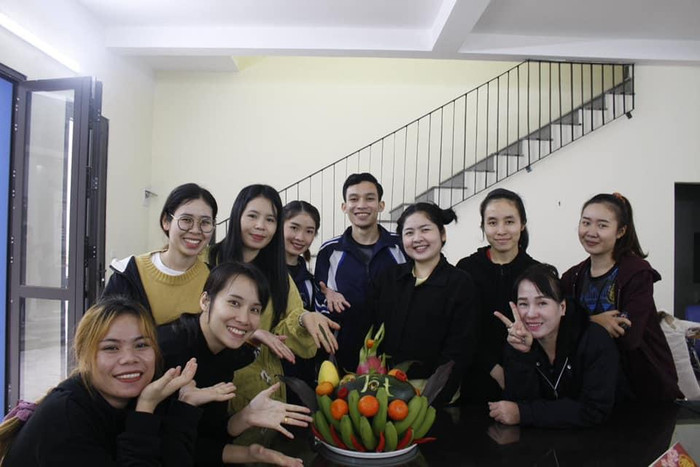Du học sinh nước ngoài tham gia bày mâm ngũ quả. Ảnh: Ông Nguyễn Đại Thắng cung cấp Du học sinh nước ngoài tham gia bày mâm ngũ quả. Ảnh: Ông Nguyễn Đại Thắng cung cấp