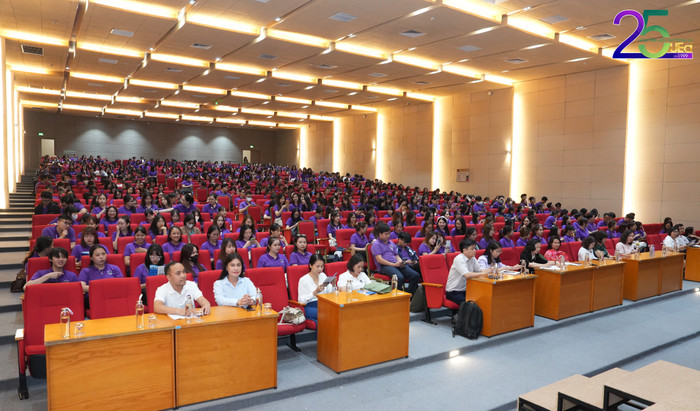 Hơn 1.000 sinh viên Trường Đại học Giáo dục tham gia trải nghiệm tại Hệ thống giáo dục Vinschool. DHGD - diem-doc-dao-CTDT-11 (1).JPG