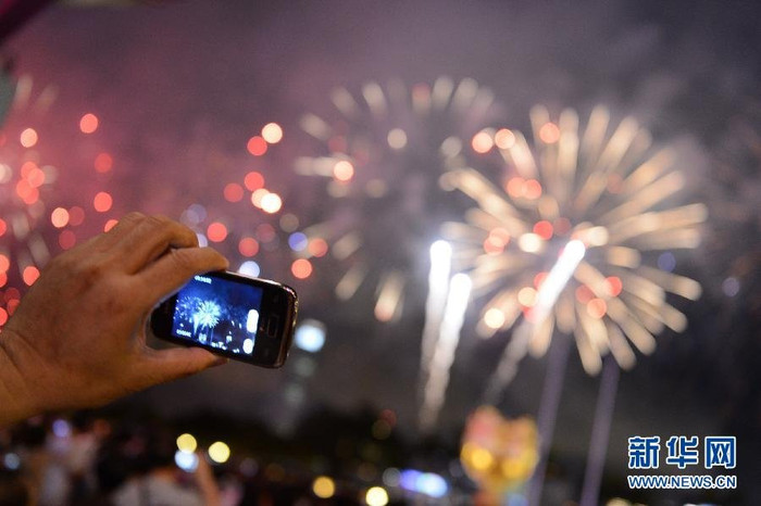 Dùng điện thoại ghi lại khoảnh khắc đẹp Dùng điện thoại ghi lại khoảnh khắc đẹp