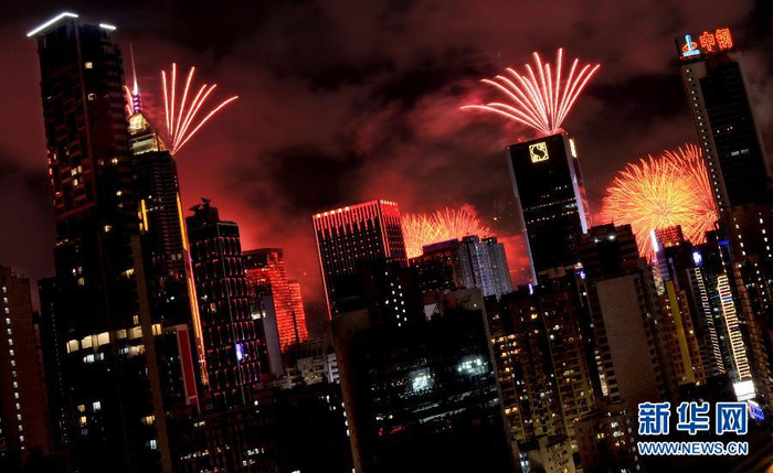 Ngắm pháo hoa từ sau những tòa cao ốc Ngắm pháo hoa từ sau những tòa cao ốc