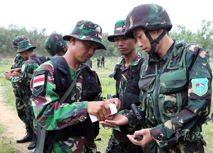 Trao kỷ niệm chương