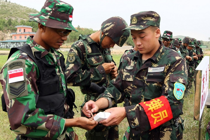 Trao kỷ niệm chương