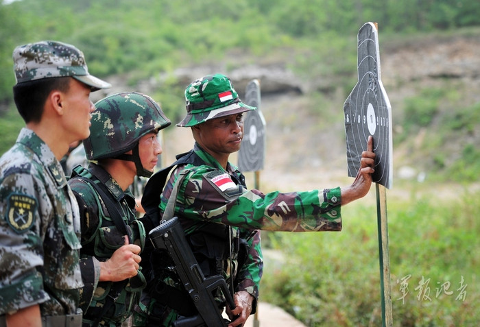 Cùng xem khả năng xạ kích của nhau