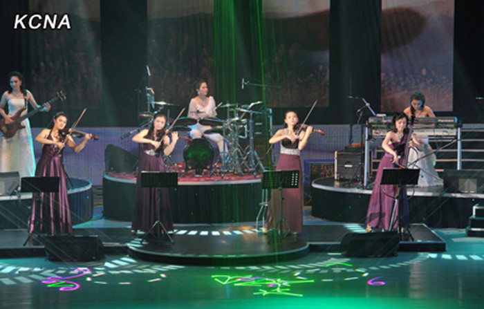 Bố cục sân khấu khá đẹp mắt Bố cục sân khấu khá đẹp mắt