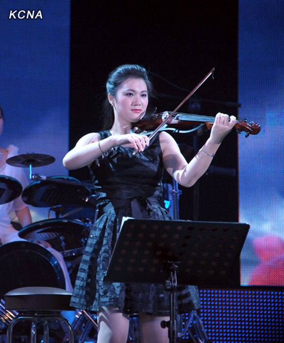 Nữ nghệ sĩ chơi vĩ cầm Nữ nghệ sĩ chơi vĩ cầm