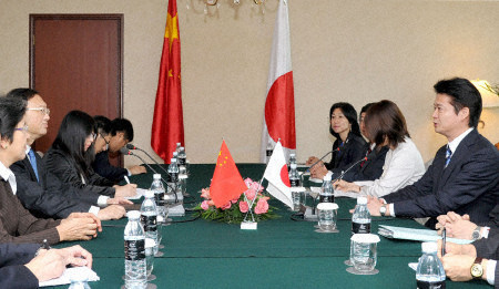 Ngoại trưởng Trung Quốc, Nhật Bản trao đổi về vấn đề Senkaku bên lề Diễn đàn an ninh ASEAN tại Phnom Penh, Campuchia nhưng không đạt được bất cứ điểm chung nào Ngoại trưởng Trung Quốc, Nhật Bản trao đổi về vấn đề Senkaku bên lề Diễn đàn an ninh ASEAN tại Phnom Penh, Campuchia nhưng không đạt được bất cứ điểm chung nào